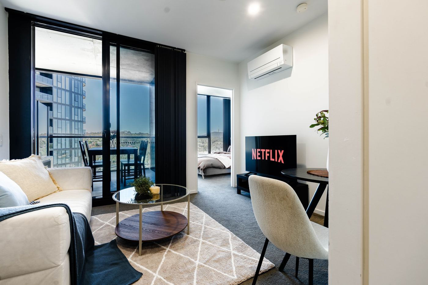 Living area with smart TV, Nook 1311